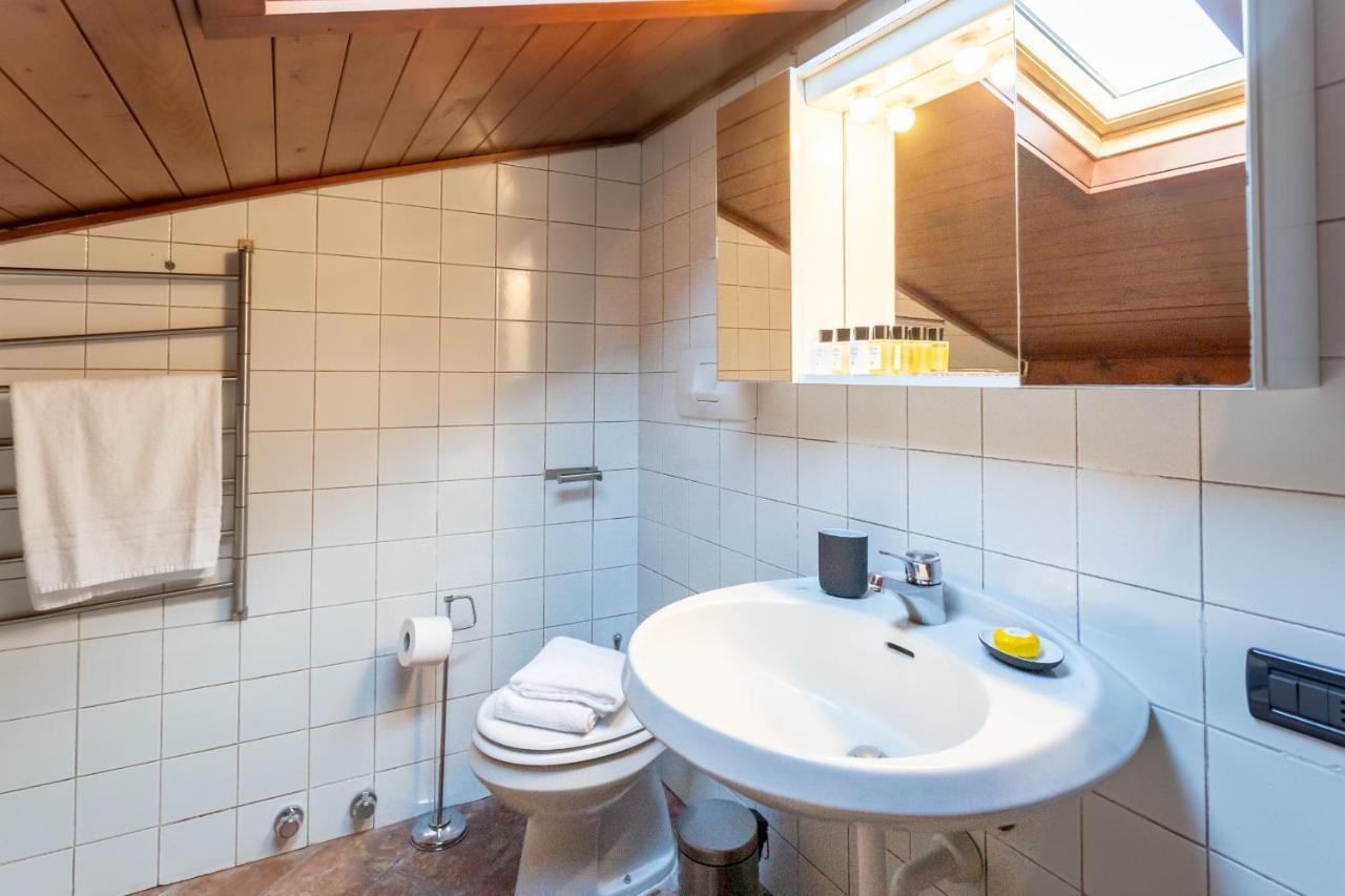 Blue Attic - Historical Como City Center By Rent All Côme Esterno foto